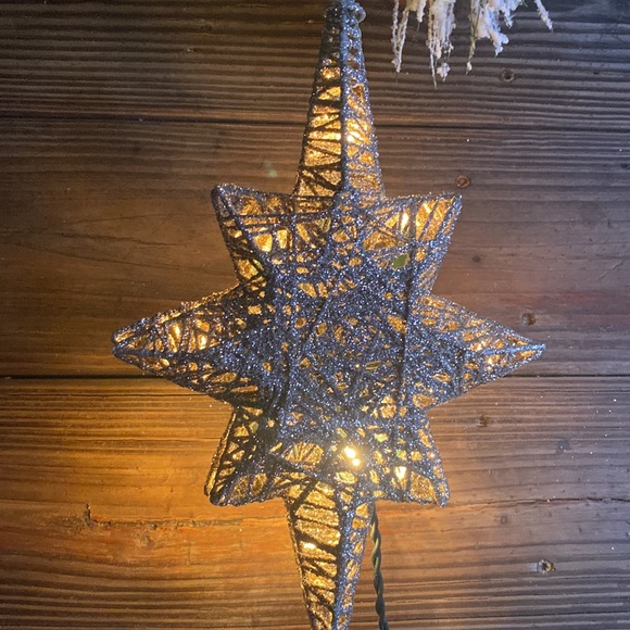 Pottery Barn Kids Shiny, Sparkly, and Glittery Light Up Silver Star Tree Topper - Picture 8 of 16